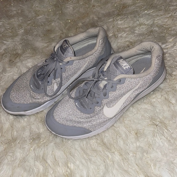 Nike | Woman’s size 9 | gray & white - Picture 1 of 6